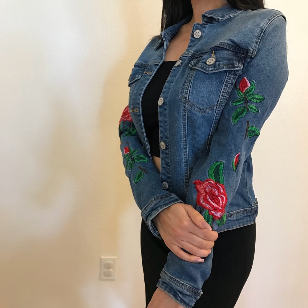 •LAST ONE• Rose Embroidered Denim Jacket - Picture 4 of 8